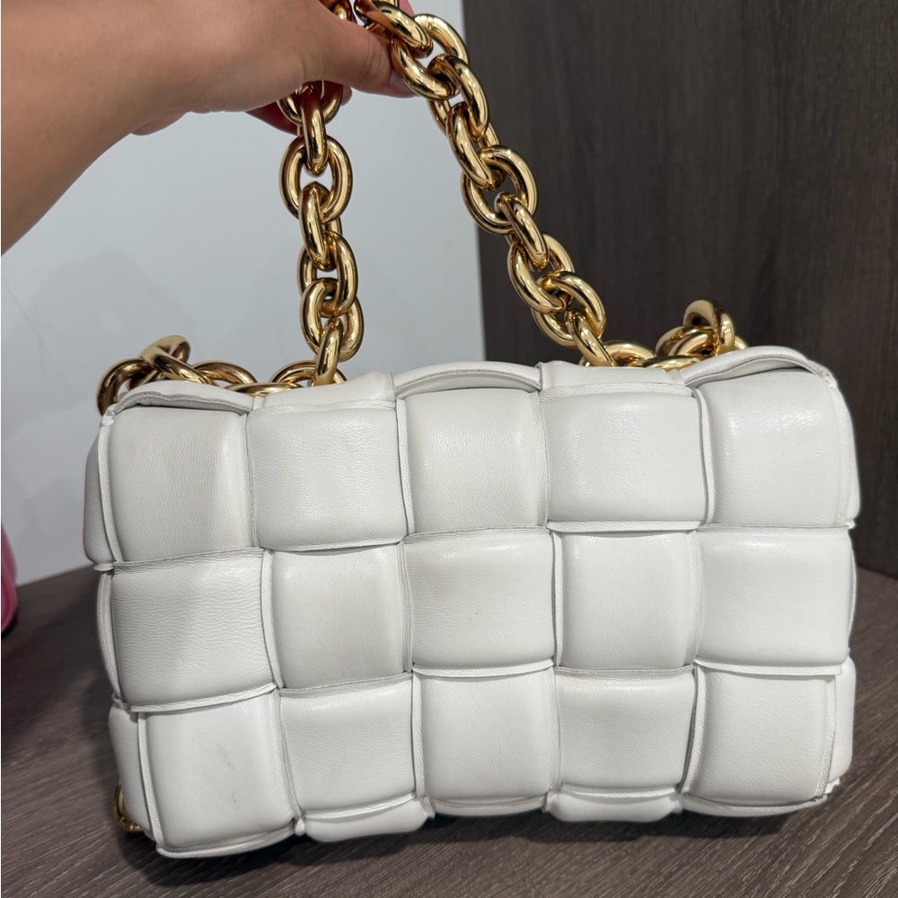 Maxi intreccio padded chain cassette bag white